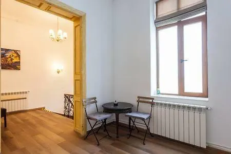 Apartment Vintege Suit- Romana *